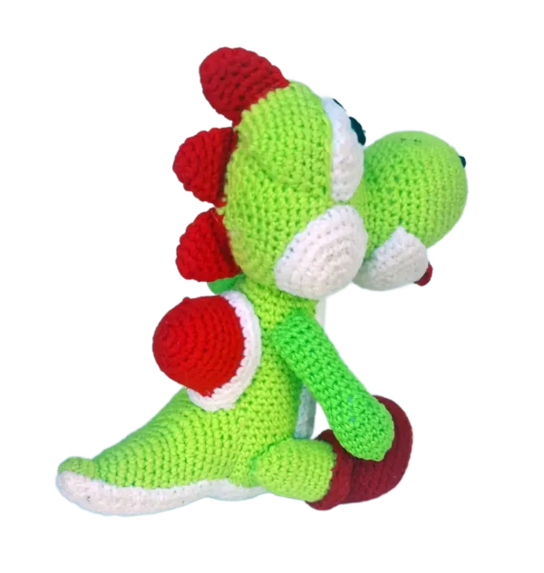 Amigurumi de Yoshi estilo Mario Bros hecho a mano con técnica de crochet.