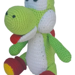 Muñeco Yoshi amigurumi tejido a crochet con lana verde y blanca sobre fondo blanco.
