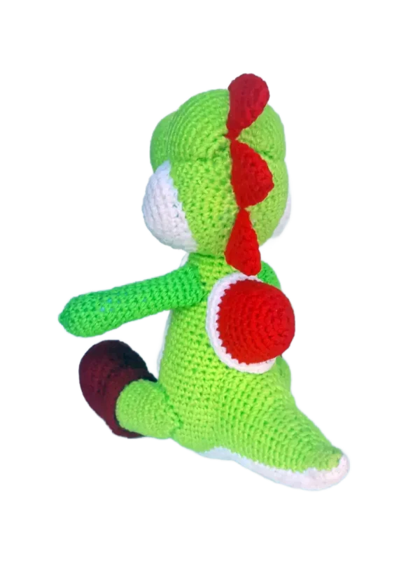 Muñeco de Yoshi versión amigurumi, tejido a mano con colores clásicos del personaje.