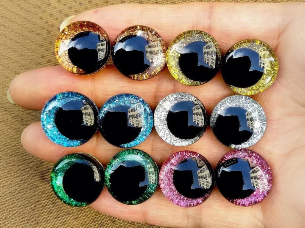 Ojos de seguridad 3D brillantes para amigurumis, en variedad de colores.